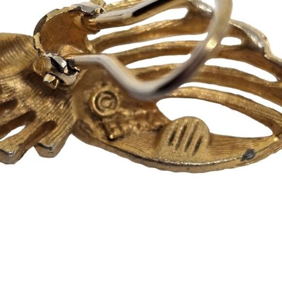 Vintage signed BSK Clip On Earrings Gold Tone Texturized Leaf Mid Century Modern - Picture 14 of 16